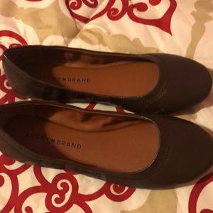 Lucky Brown Flats